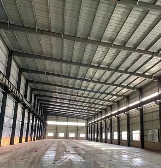 بناء مستودعات جمركية وتجارية واسعة